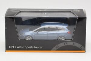 Opel Astra J Sports Tourer Blue Metallic Minichamps 1:43 400049012 Metal - imagem 4 de 4