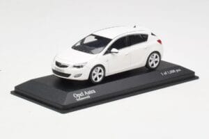 Opel Astra J Branco Minichamps 1:43 400049001 Metal - imagem 2 de 4