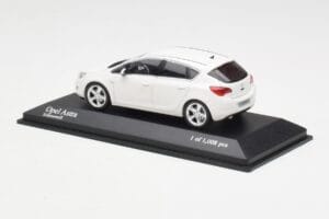 Opel Astra J Branco Minichamps 1:43 400049001 Metal - imagem 3 de 4