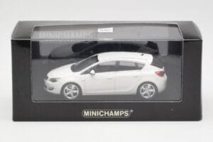 Opel Astra J Branco Minichamps 1:43 400049001 Metal - imagem 4 de 4