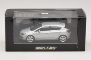 Opel Astra J Prata Minichamps 1:43 400049000 Metal - imagem 4 de 4