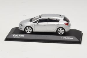 Opel Astra J Prata Minichamps 1:43 400049000 Metal