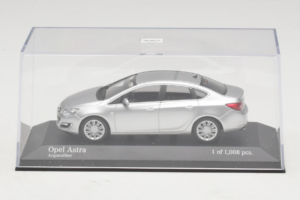 Opel Astra J Prata Minichamps 1:43 410042000 Metal - imagem 4 de 5