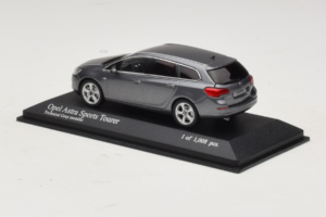 Opel Astra J Sports Tourer Minichamps 1:43 400049014 Metal - imagem 3 de 4