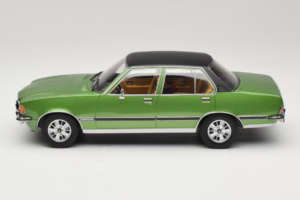Opel Commodore B Verde MCG 1:18 MCG18565 Metal - imagem 3 de 6