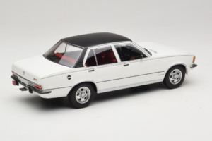 Opel Commodore B Branco MCG 1:18 MCG18564 Metal - imagem 2 de 6