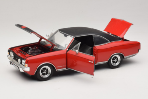 Opel Commodore GS/E Vermelho Revell 1:18 08826 Metal - imagem 2 de 8