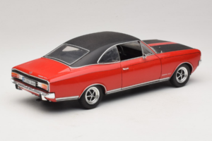 Opel Commodore GS/E Vermelho Revell 1:18 08826 Metal - imagem 3 de 8