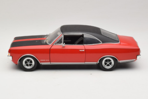 Opel Commodore GS/E Vermelho Revell 1:18 08826 Metal - imagem 4 de 8