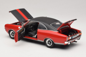 Opel Commodore GS/E Vermelho Revell 1:18 08826 Metal - imagem 5 de 8