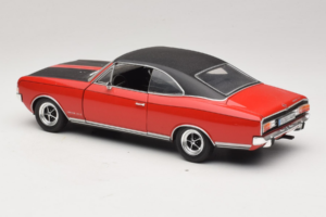 Opel Commodore GS/E Vermelho Revell 1:18 08826 Metal - imagem 7 de 8