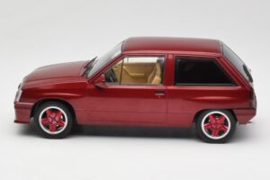 Opel Corsa A Custom Vermelho MCG 1:18 MCG18433 Metal - imagem 3 de 6