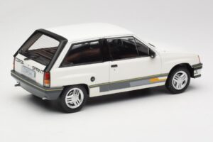 Opel Corsa A Sprint Branco MCG 1:18 MCG18432 Metal - imagem 2 de 6