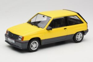 Opel Corsa A SR Amarelo MCG 1:18 MCG18431 Metal