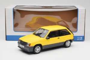 Opel Corsa A SR Amarelo MCG 1:18 MCG18431 Metal - imagem 6 de 6