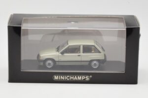 Opel Corsa A Swing Verde Minichamps 1:43 400045002 Metal - imagem 4 de 4