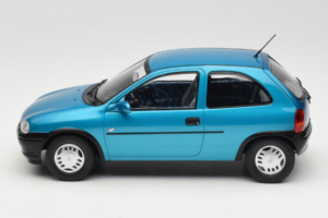Opel Corsa B Blue Metallic MCG 1:18 MCG18514 Metal - imagem 3 de 6