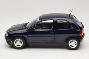 Opel Corsa B Dark Blue Metallic MCG 1:18 MCG18905 Metal - imagem 3 de 6