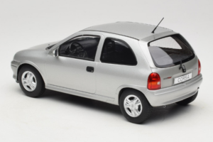 Opel Corsa B Grey Metallic MCG 1:18 MCG18515 Metal - imagem 5 de 6