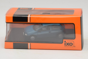 Opel Corsa B Swing Azul IXO 1:43 CLC581N Metal - imagem 4 de 4