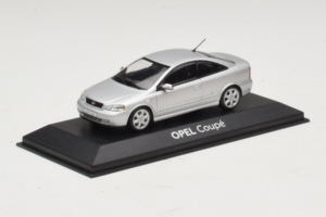 Opel Coupe Bertone Prateado Minichamps 1:43 B24910027 Metal - imagem 2 de 4