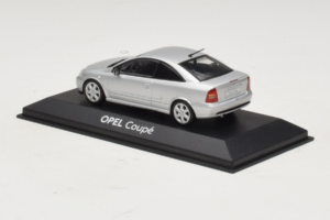 Opel Coupe Bertone Prateado Minichamps 1:43 B24910027 Metal - imagem 3 de 4