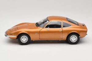 Opel GT Dourado Minichamps 1:18 180049025 Metal - imagem 4 de 8