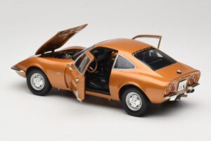 Opel GT Dourado Minichamps 1:18 180049025 Metal - imagem 5 de 8