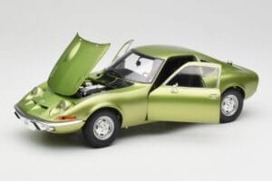 Opel GT Green Metallic Minichamps 1:18 180049029 Metal - imagem 2 de 8