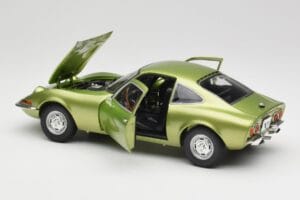 Opel GT Green Metallic Minichamps 1:18 180049029 Metal - imagem 5 de 8
