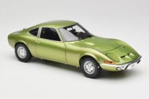 Opel GT Green Metallic Minichamps 1:18 180049029 Metal - imagem 6 de 8