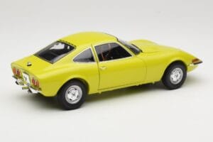 Opel GT Amarelo Minichamps 1:18 180049032 Metal - imagem 3 de 8