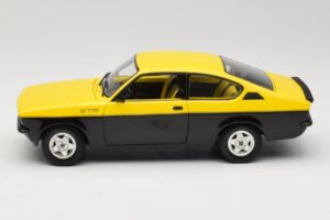 Opel Kadett C GT/E Amarelo & Preto Minichamps 1:18 180045521 Metal - imagem 4 de 8