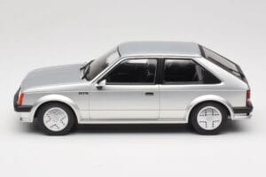 Opel Kadett D GTE Prateado MCG 1:18 MCG18533 Metal - imagem 3 de 6