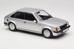 Opel Kadett D GTE Prateado MCG 1:18 MCG18533 Metal - imagem 4 de 6