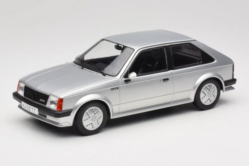 Opel Kadett D GTE Prateado MCG 1:18 MCG18533 Metal