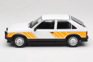 Opel Kadett D SR Branco com Decor Amarelo MCG 1:18 MCG18534 Metal - imagem 3 de 6