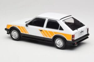 Opel Kadett D SR Branco com Decor Amarelo MCG 1:18 MCG18534 Metal - imagem 5 de 6