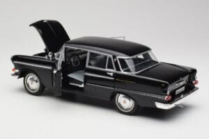Opel Kapitan P1 Preto Revell 1:18 08822 Metal - imagem 5 de 8