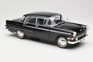Opel Kapitan P1 Preto Revell 1:18 08822 Metal - imagem 6 de 8