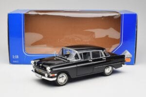 Opel Kapitan P1 Preto Revell 1:18 08822 Metal - imagem 8 de 8