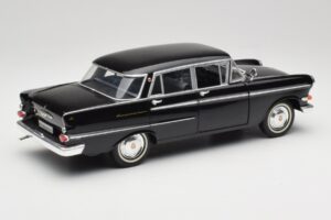 Opel Kapitan P2 Preto Revell 1:18 08821 Metal - imagem 3 de 8