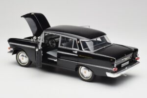 Opel Kapitan P2 Preto Revell 1:18 08821 Metal - imagem 5 de 8