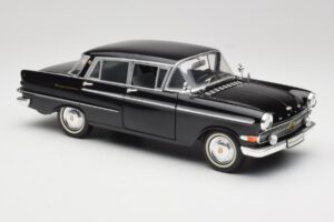 Opel Kapitan P2 Preto Revell 1:18 08821 Metal - imagem 6 de 8