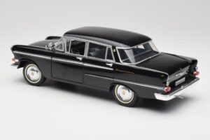 Opel Kapitan P2 Preto Revell 1:18 08821 Metal - imagem 7 de 8