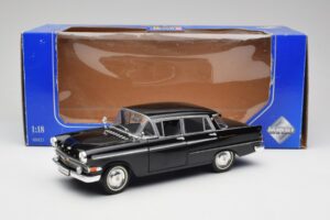 Opel Kapitan P2 Preto Revell 1:18 08821 Metal - imagem 8 de 8