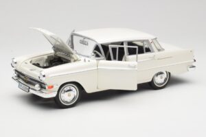 Opel Kapitan P2 Branco Revell 1:18 08821-M1 Metal - imagem 2 de 8