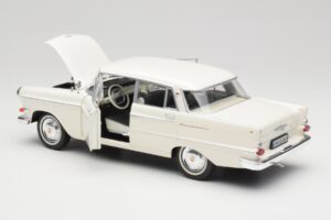 Opel Kapitan P2 Branco Revell 1:18 08821-M1 Metal - imagem 5 de 8