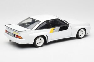 Opel Manta 400 Homologation Branco Revell 1:18 8819 Metal - imagem 3 de 8