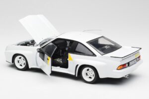 Opel Manta 400 Homologation Branco Revell 1:18 8819 Metal - imagem 5 de 8